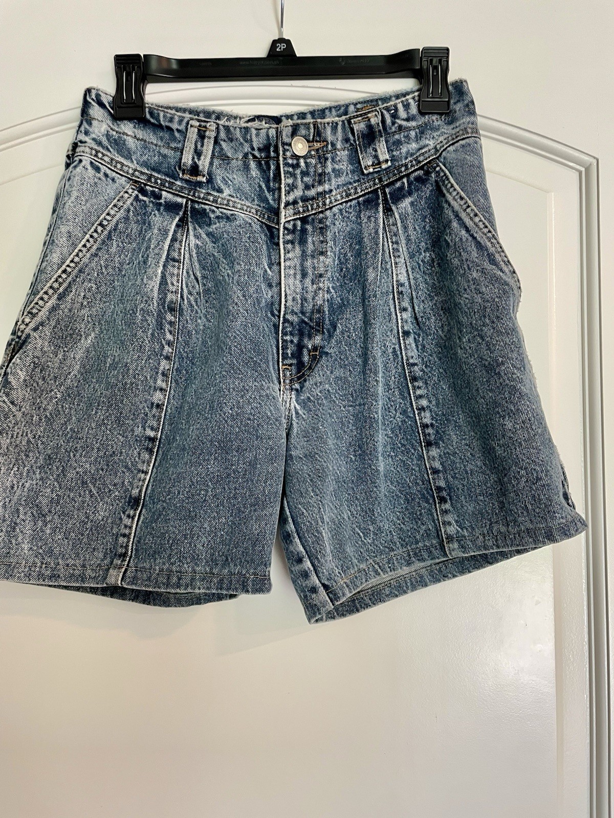Jordache Studio Vintage High Rise Pleated Mom Denim Shorts Blue Cotton Size 10