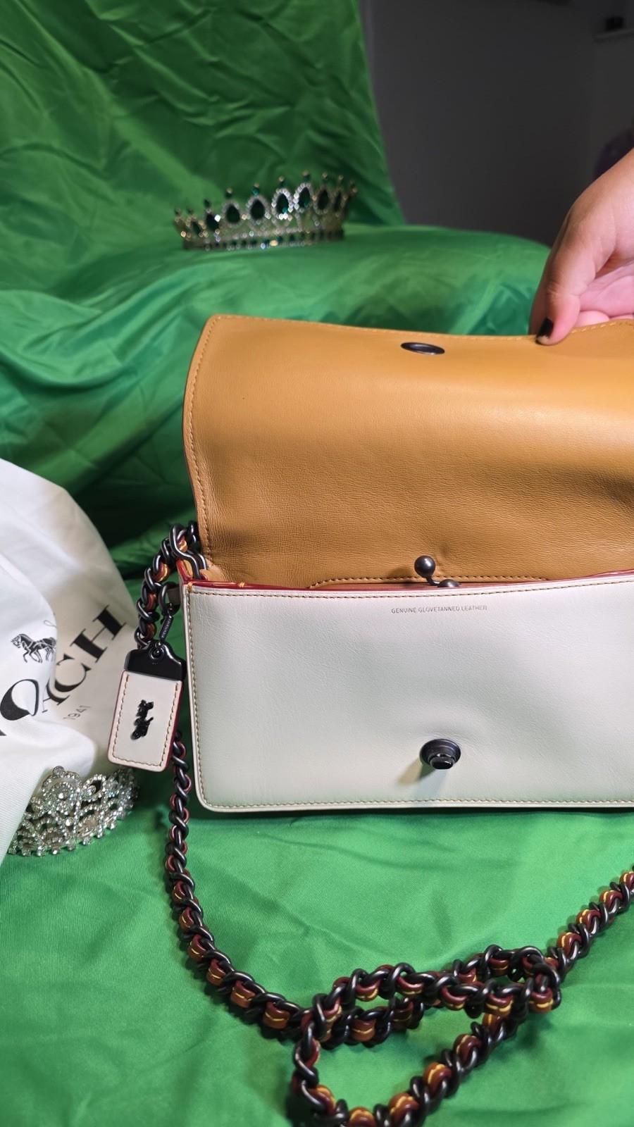 Coach White Turn Lock Shoulder Bag Chain Strap Inner Pockets w/ Dust Bag Small