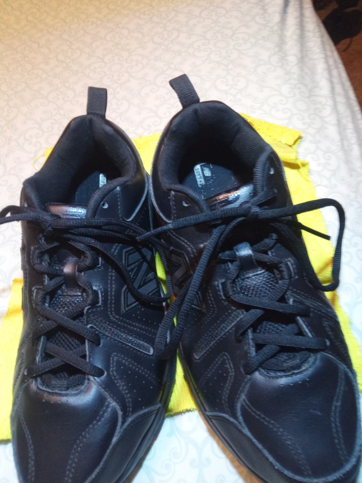 New Balance 608 Men’s Size 8.5 4E Black Leather Running Shoes