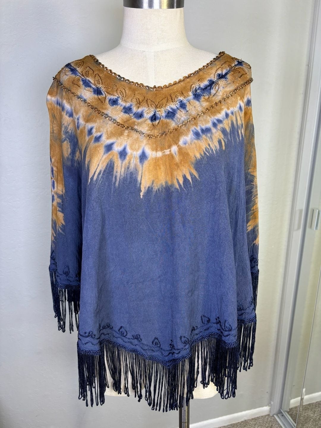 indigo thread Women’s Boho Western Fringe Dip Dye V Neck Light Poncho Throw-Over