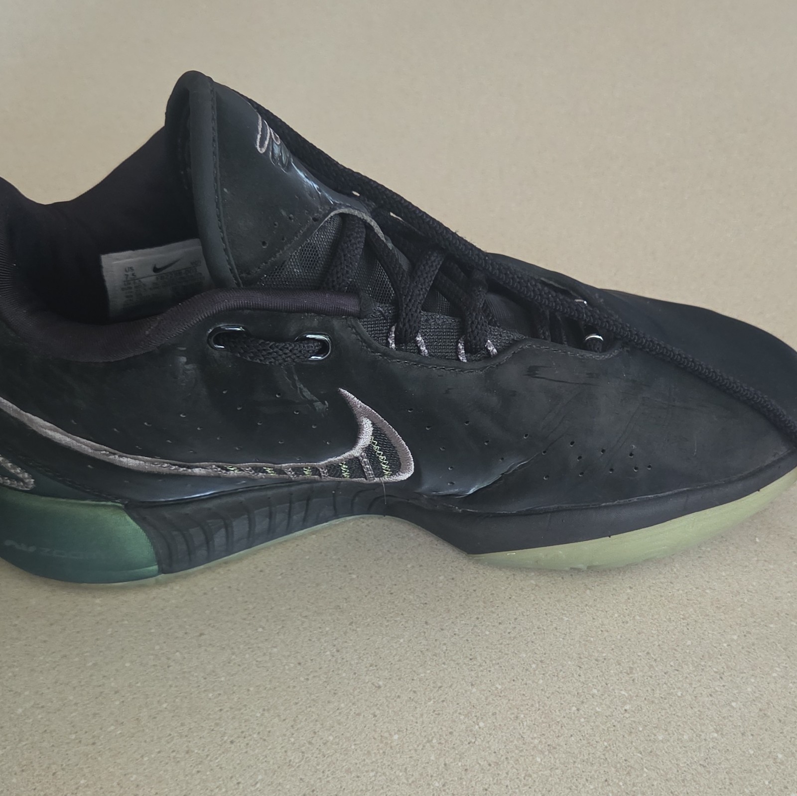 Nike LeBron XXI Men’s Low Top Leather Lace-Up Cushioned Tahitian Black Green