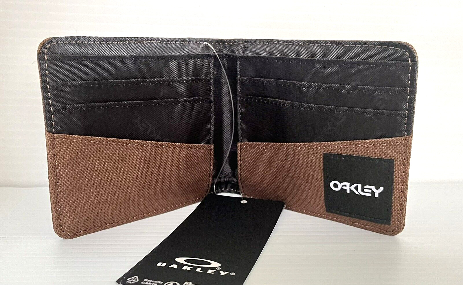Oakley Men’s B1B BIFOLD WALLET Carafe- Brown