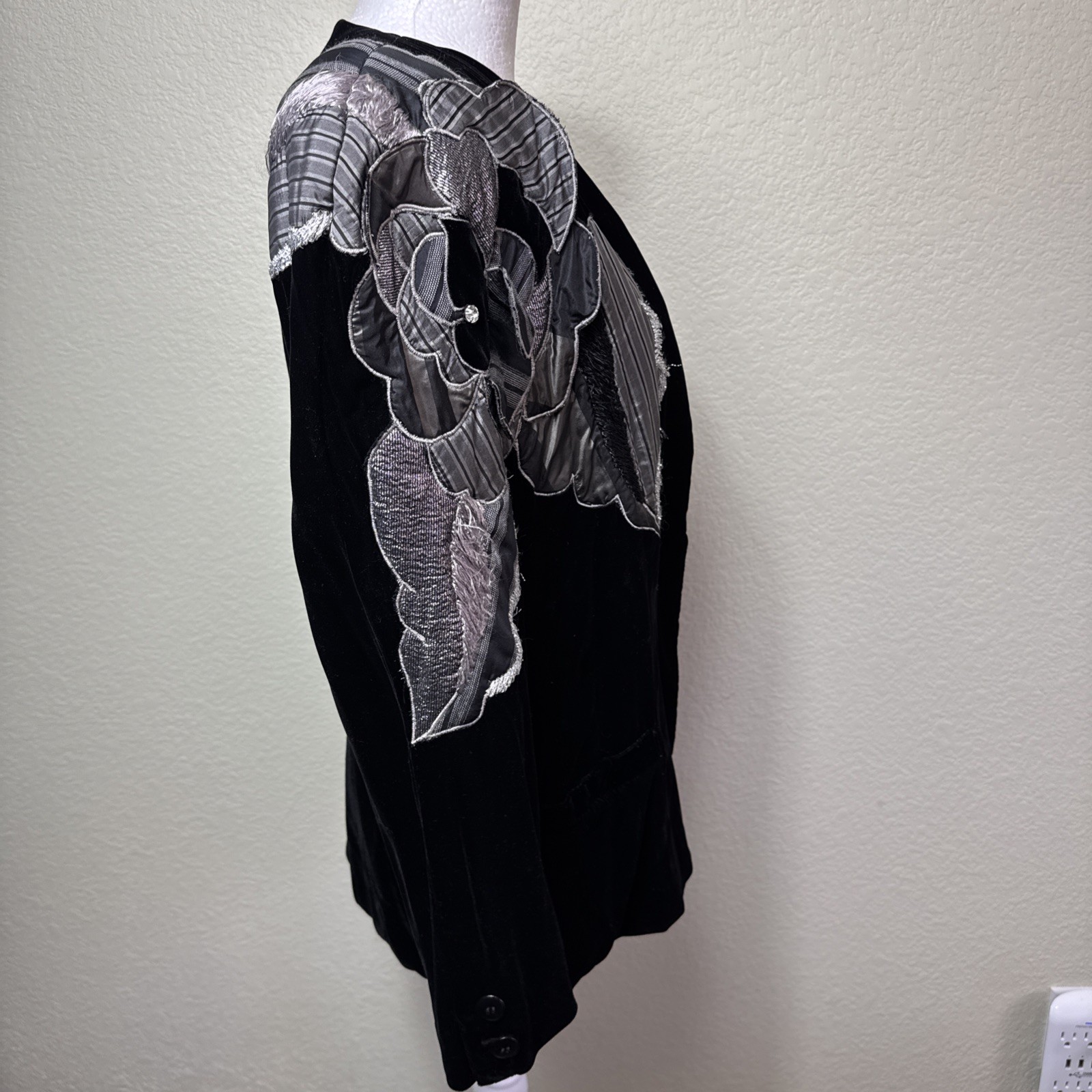 Vintage Krizia Italy Black Velvet Blazer Floral Applique Evening Jacket 44 8/10