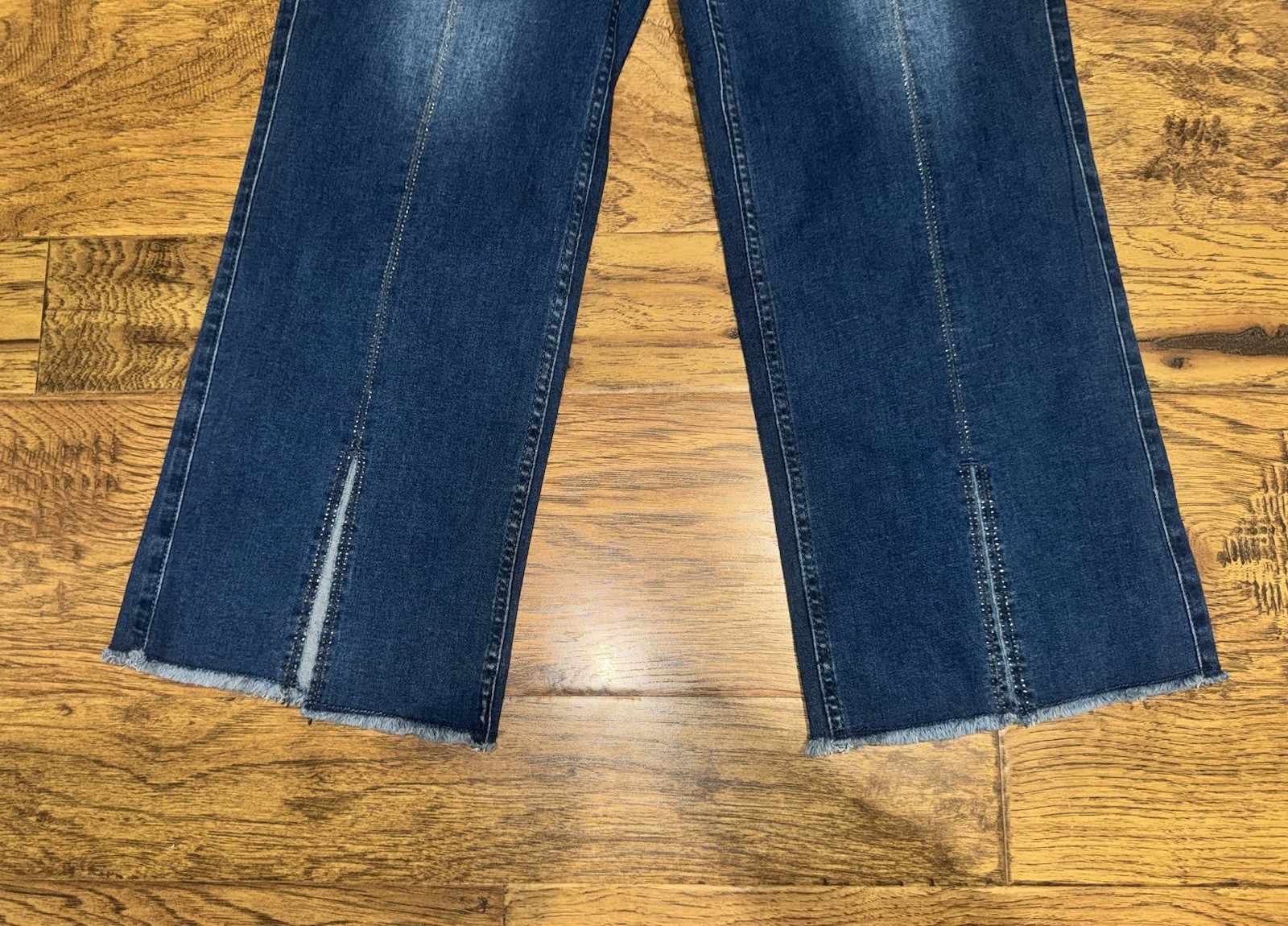 NWT Frank Lyman 256797U Blue Cropped Wide Leg Jeans Rhinestone Hem Womens Size L