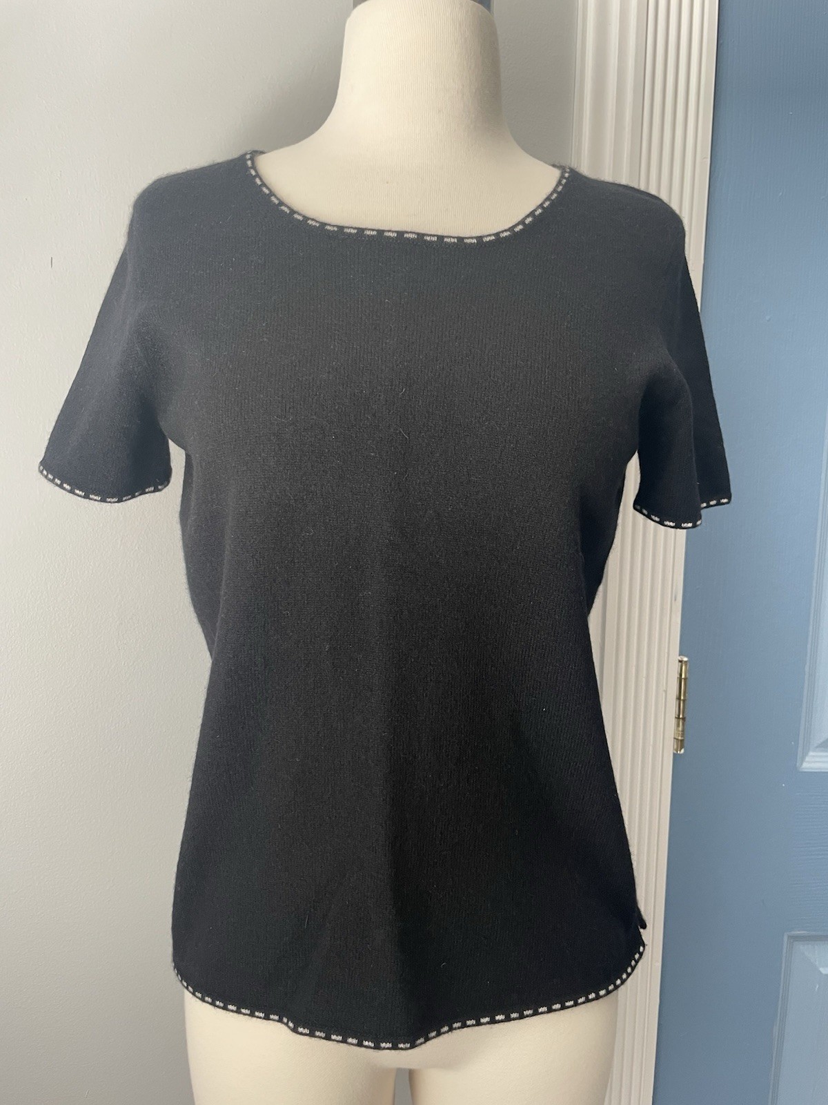 Saks Fifth Avenue 100% Cashmere Black White Piping Short Sleeve Tee Size Small