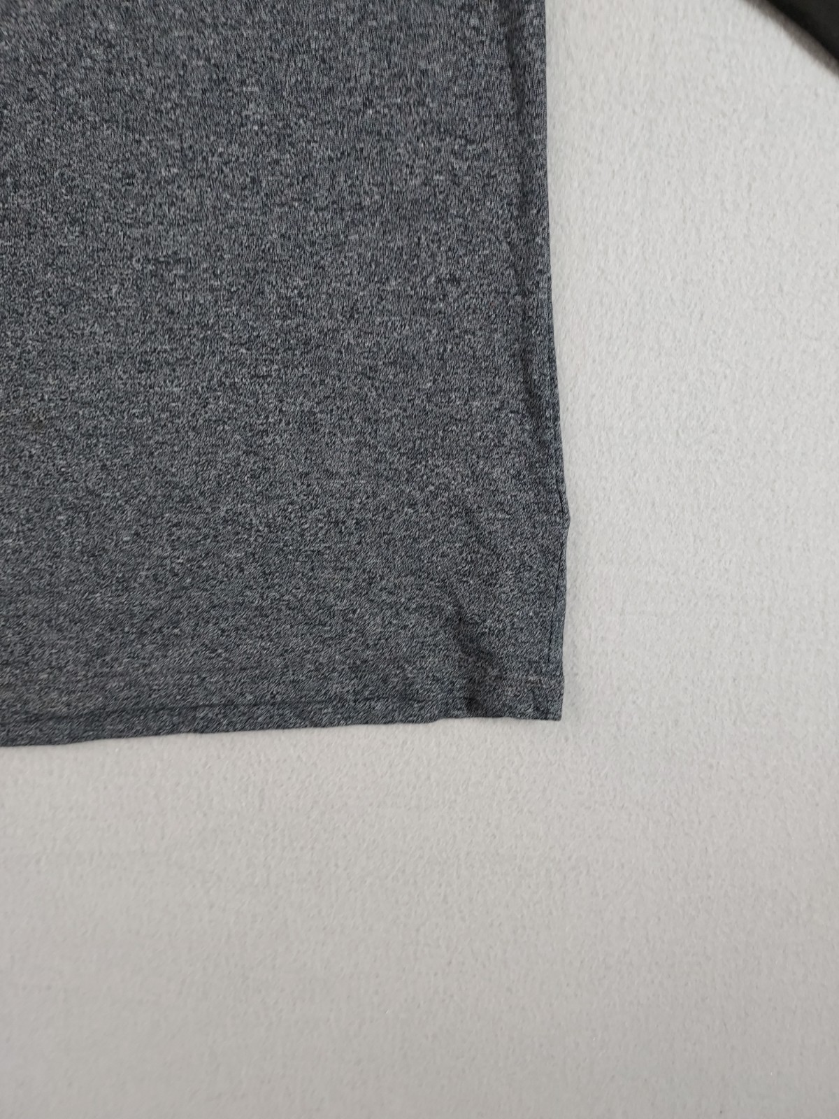 Old Navy Men Athletic Top M Black Gray Crew Neck Long Raglan Sleeve Logo Active
