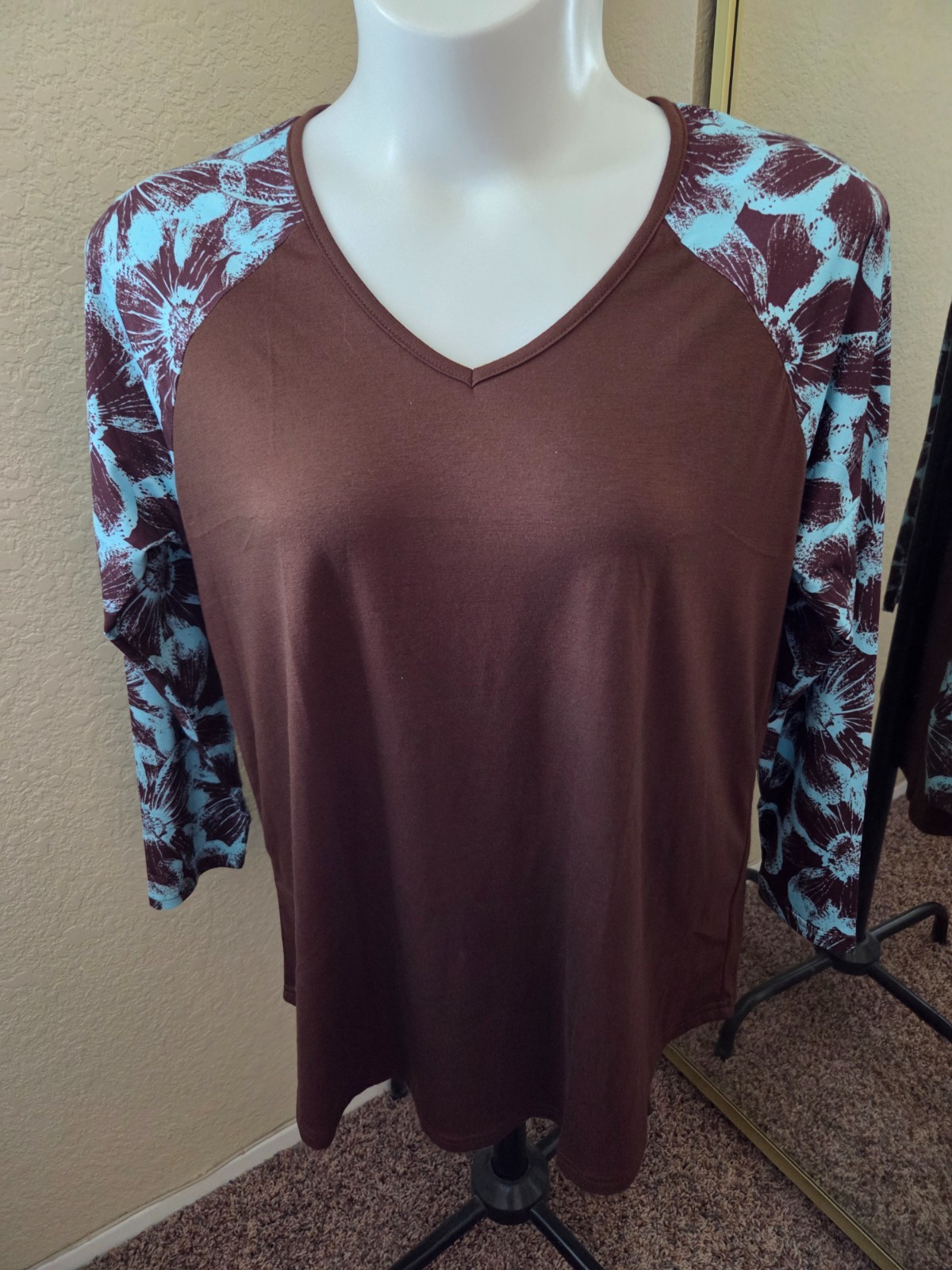 BRAND NEW: Women’s Unbranded Size XL Brown with Print Long Sleeves