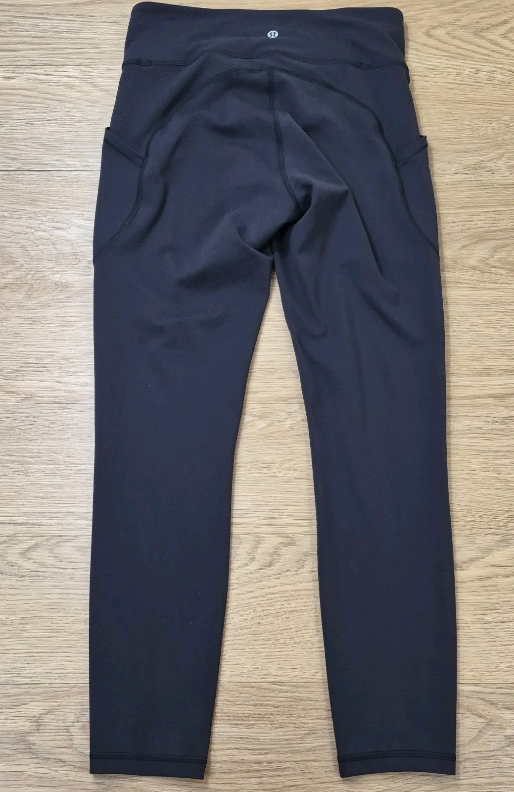 Lululemon HR Tight Black Size 8 Leggings Pockets Stretch Performance Comfort
