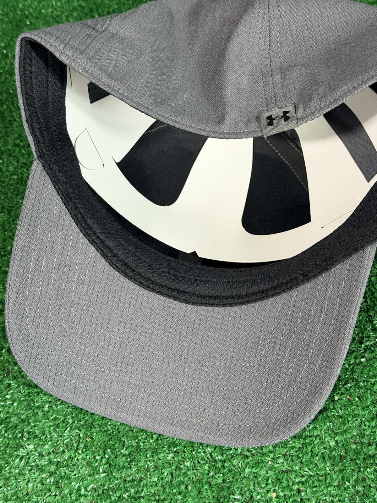 Under Armour Iso-Chill Stretch Hat Fitted XL/2XL Charcoal Gray (1383438), New