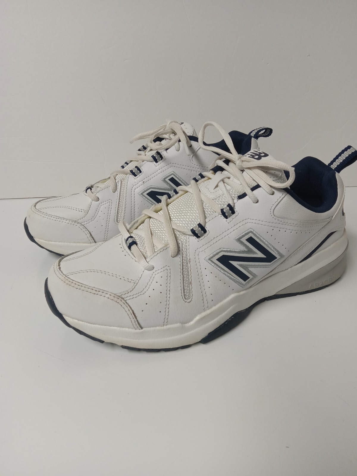 New Balance 608 Men’s Sneakers 9.5D Lace Up Athletic Comfort White Navy