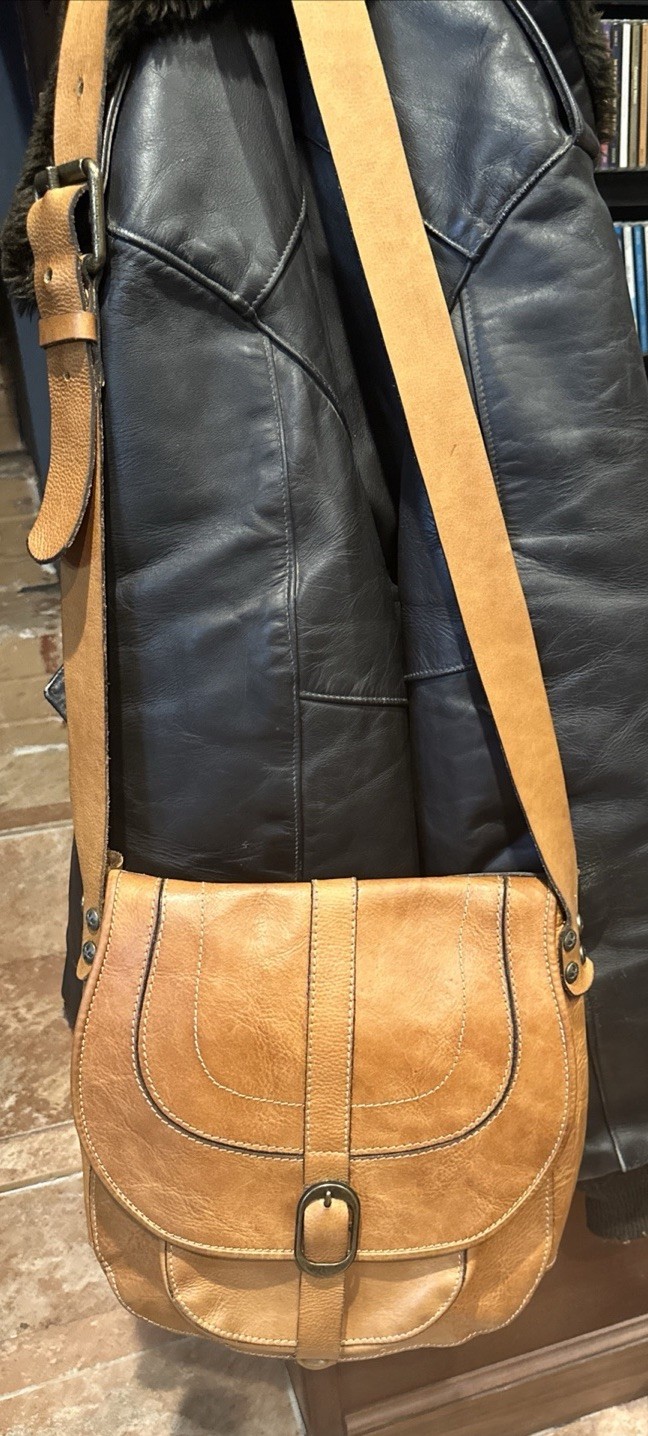 Patricia Nash Italian Leather Saddle Crossbody Bag Beautiful condition