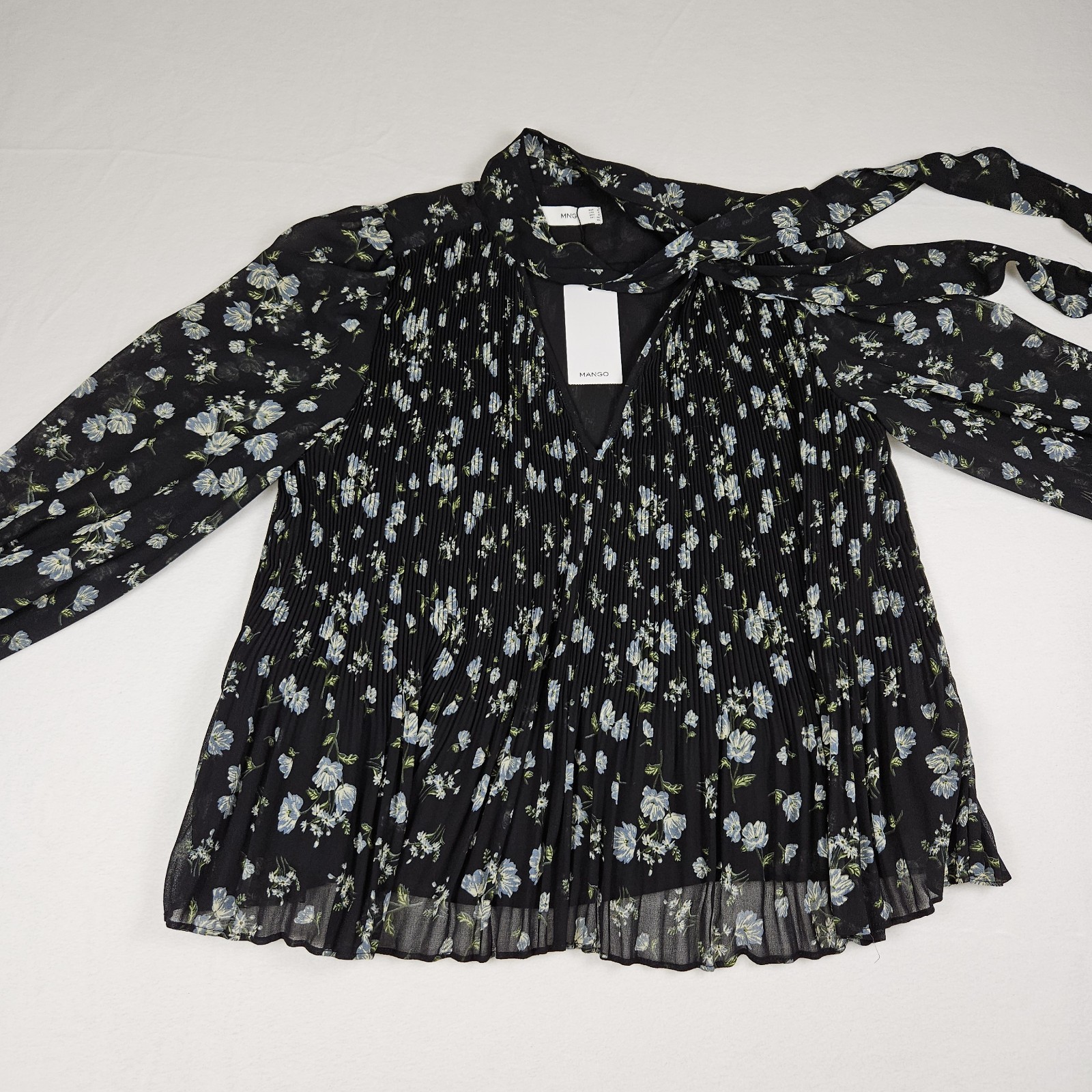MNG Mango Pleated Floral Blouse Womens 6 Relaxed Necktie Black Cottage Romantic