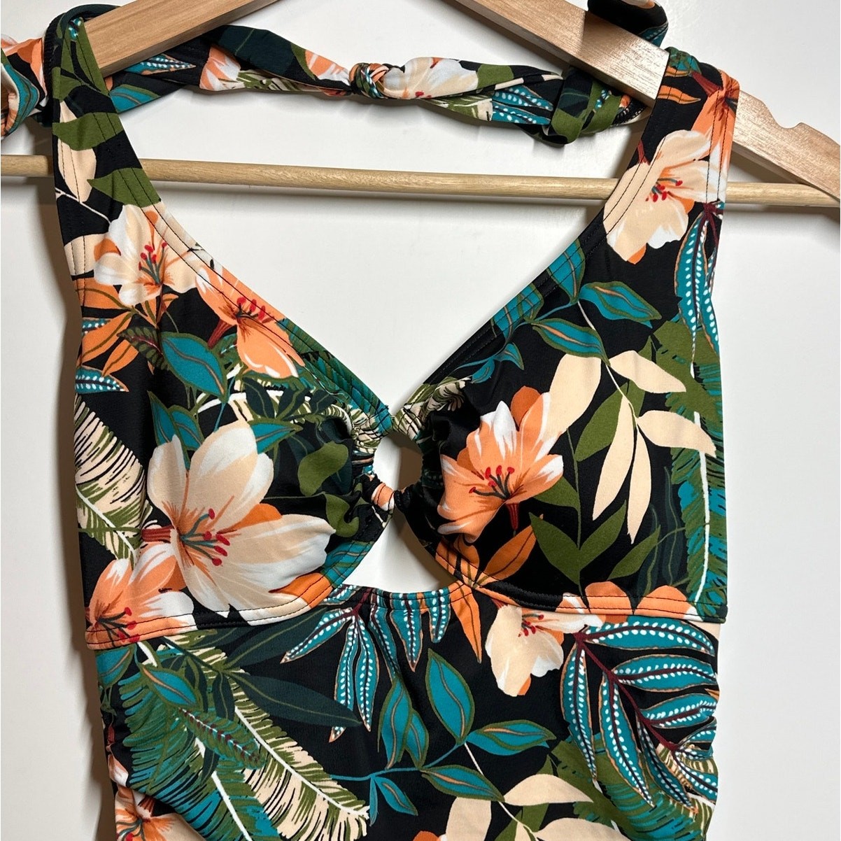 Dreamsuit by Miracle Brands Floral Halter One Piece Swimsuit Tummy Control Sz 8