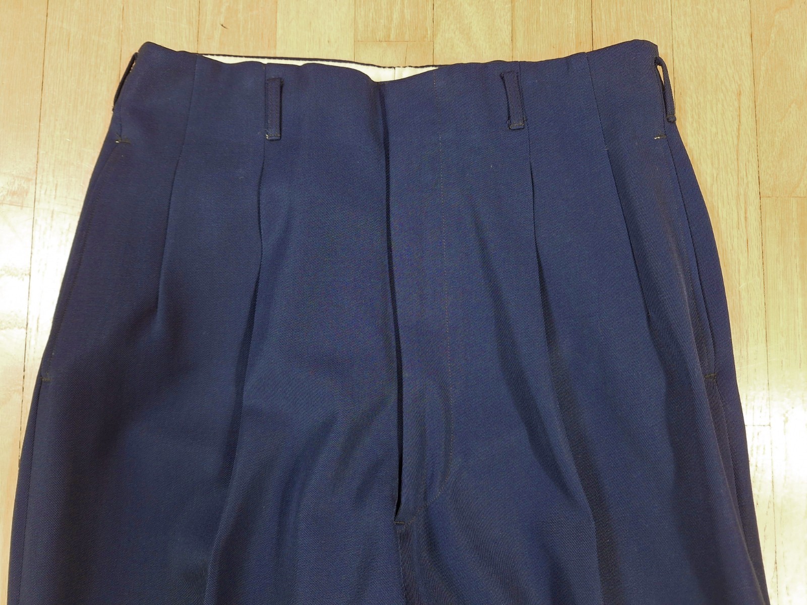 VTG Classic 1950s Rayon Gab Dark Blue 2 PC Suit. 40-41 NICE