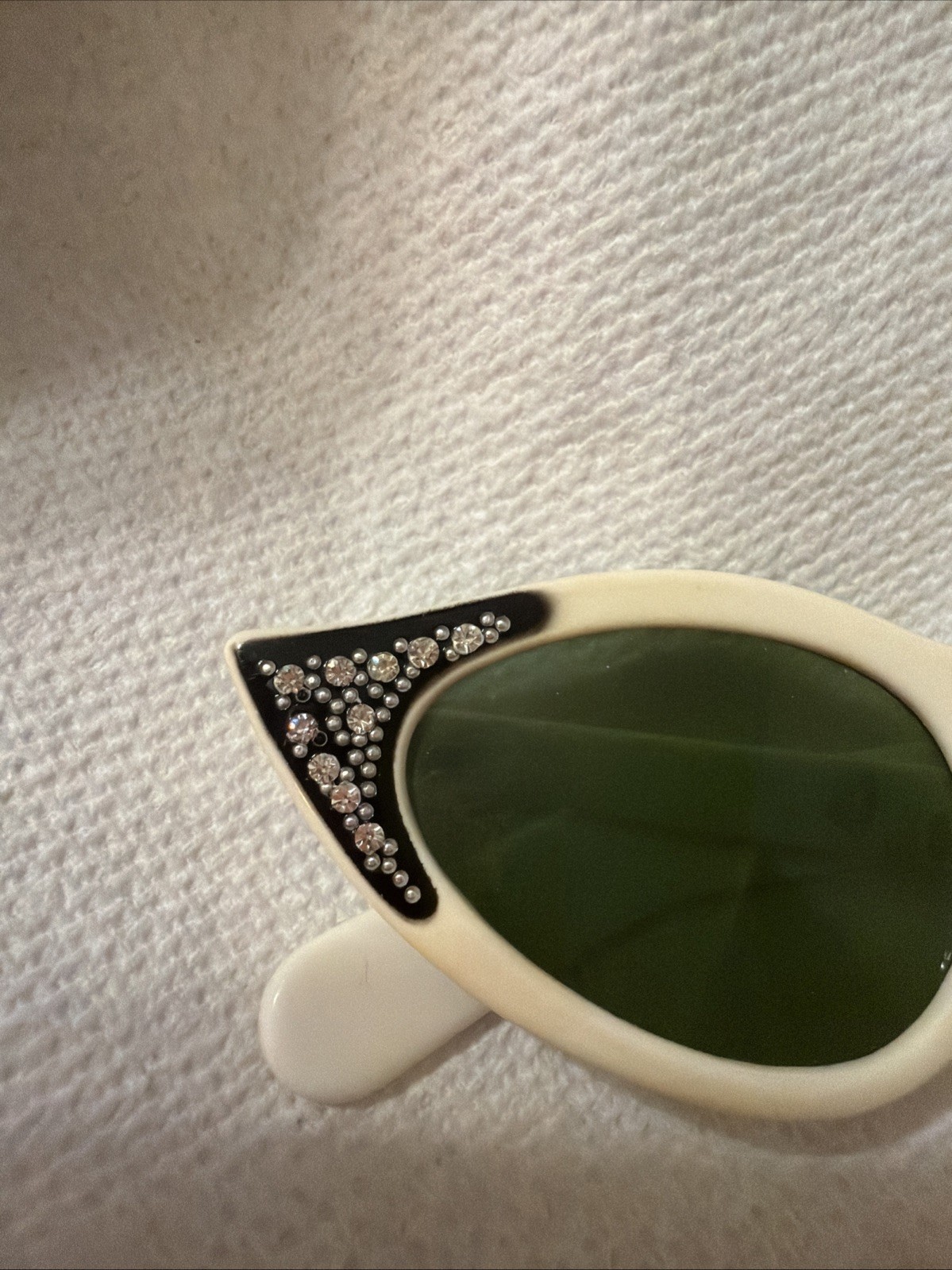 Vintage FG Foster Grant Cat Eye White With Biack Rhinestone Sunglasses USA
