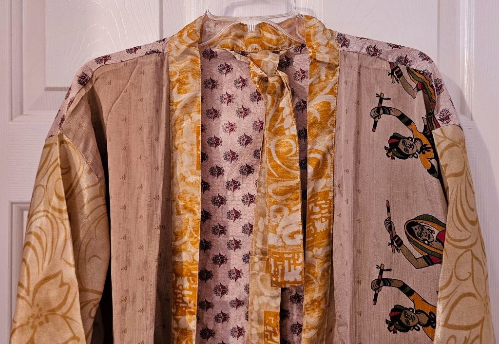 Art Silk Kimono Robe~ Women’s One Size~ Kimono w/Tie~ Floral, Sarees ~Beige ~NEW