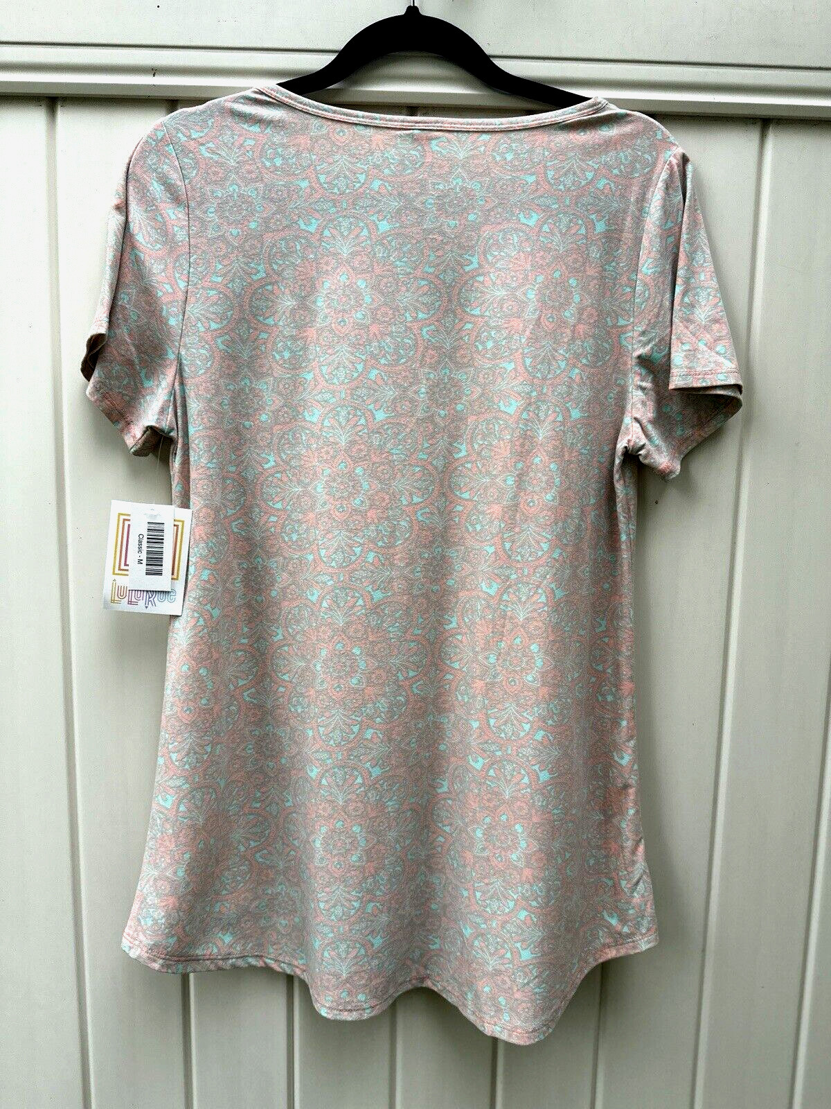 LuLaRoe Classic T Women’s Top Size M FLORAL Pale Peach Mint NWT NEW OLD STOCK
