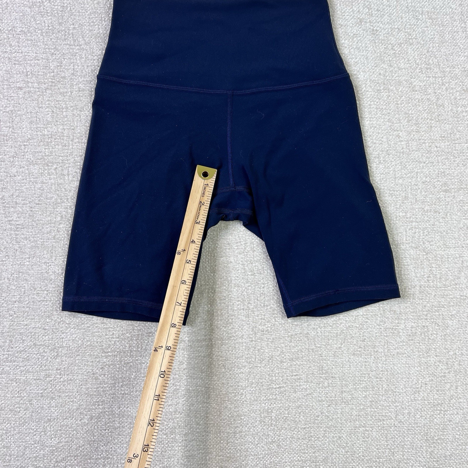 Lululemon Align High Rise 8″ True Navy Women’s Yoga Workout Shorts Size 4