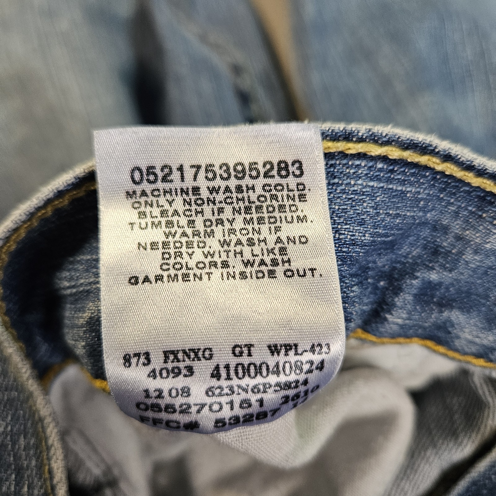 Levi’s 527 Denim Jeans Low Boot Cut Men’s 33×34 Blue Distressed Med Wash