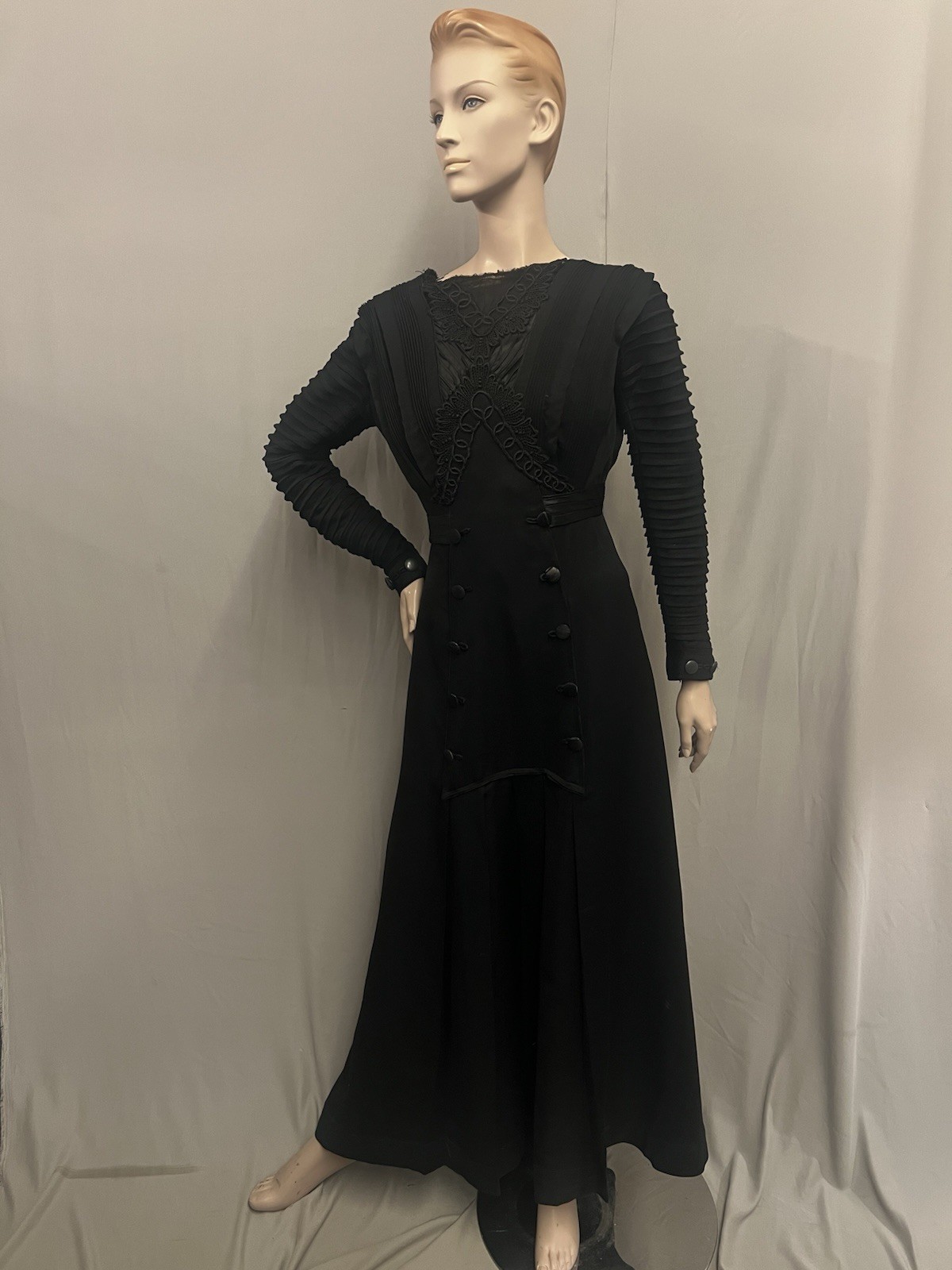 1906-1910 Black Wool Daytime Winter Dress