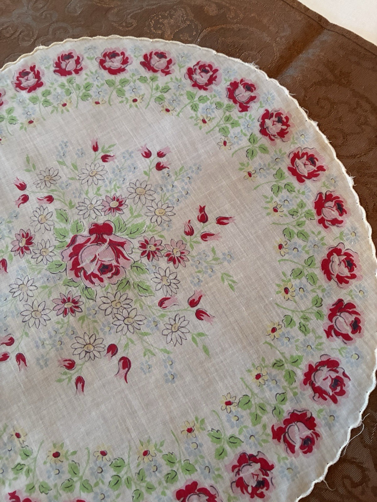 Rare 14.5 In Round Handkerchief Vintage Floral Print Roses Tulips Cottagecore