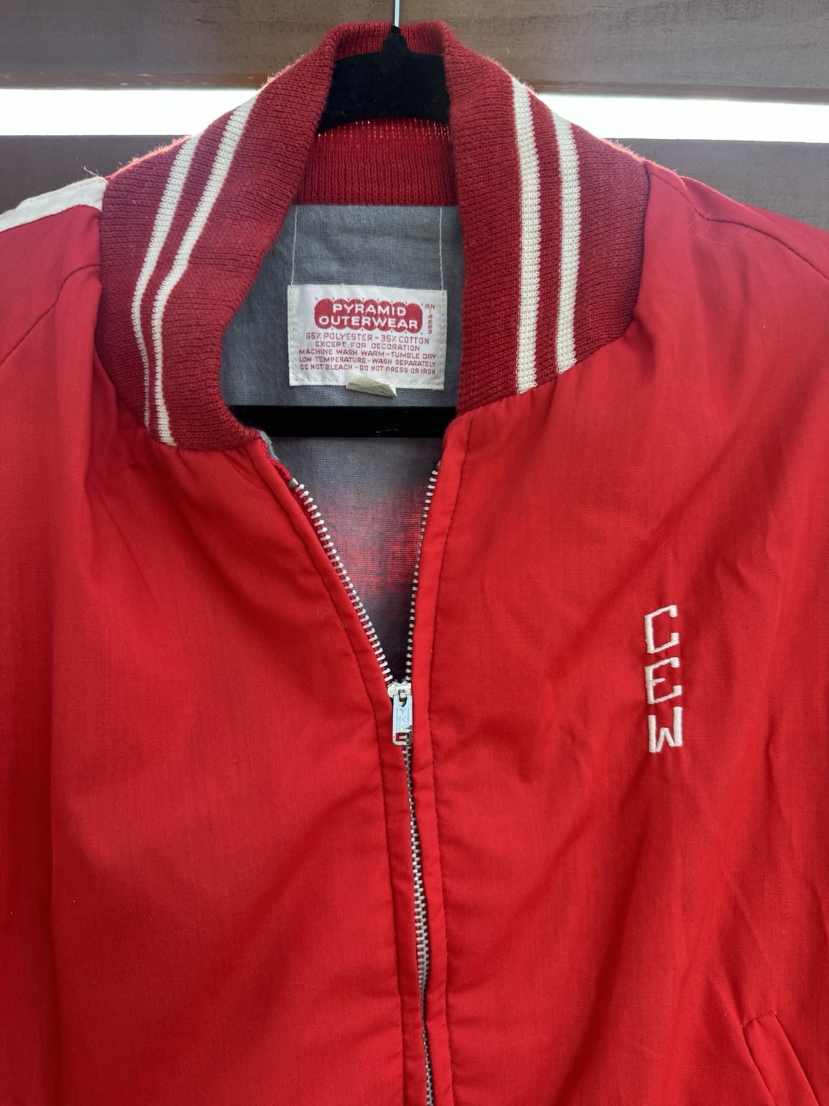 Vintage Cardinals baseball jacket Logo M embroidered, white stripes sleeves ￼