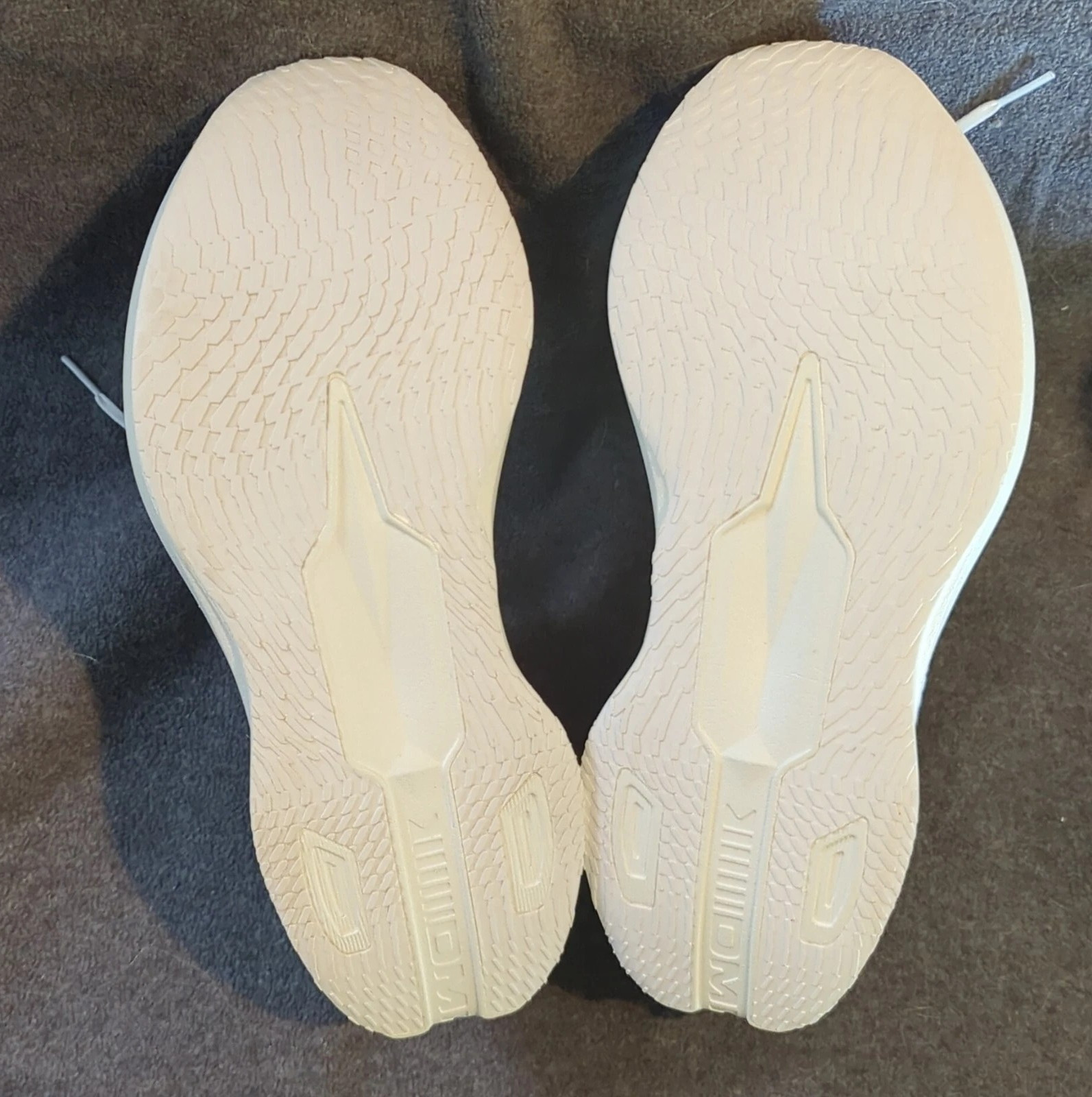 DYNAFISH Xiaonian Men’s US Size 10.5 White Running Shoe