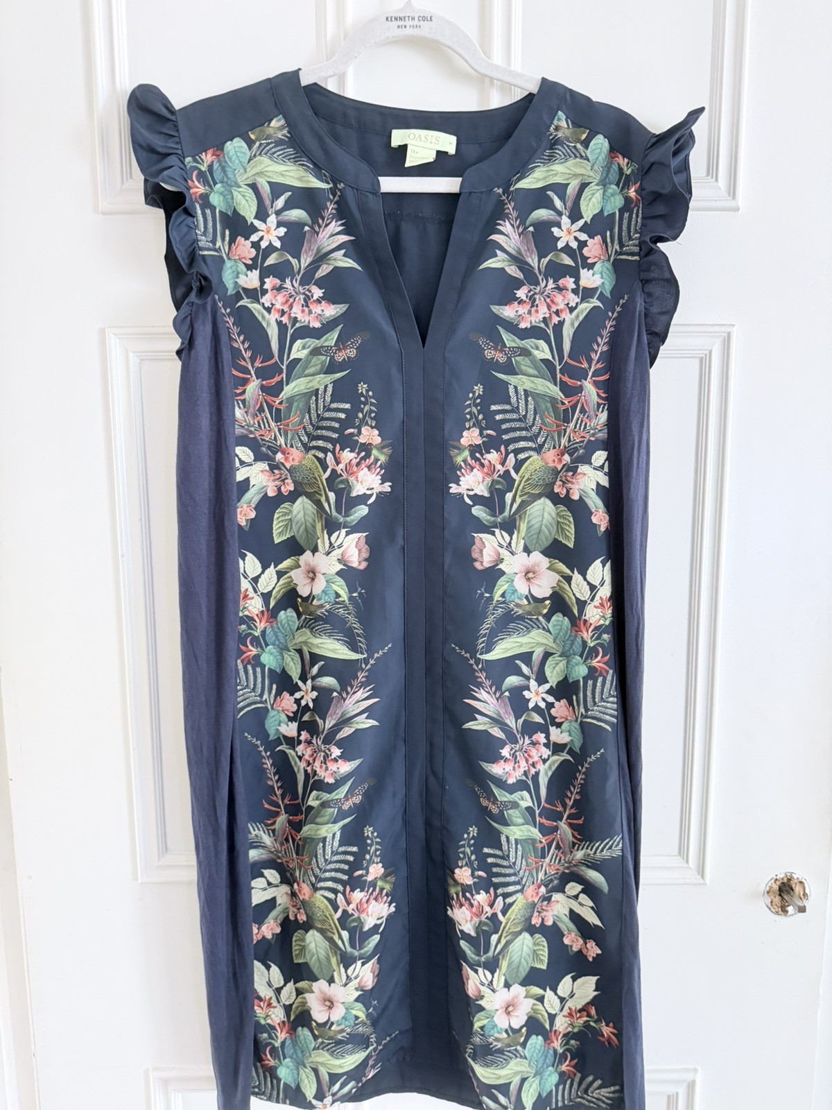 Beautiful Oasis size M navy shift dress with floral patterns down the front new