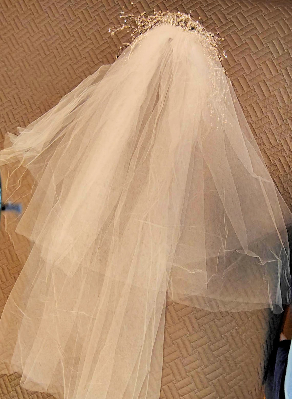 Kleinfeld Bridal Veil 35” Soft white/Ivory Tulle with Crystal Beaded Spray