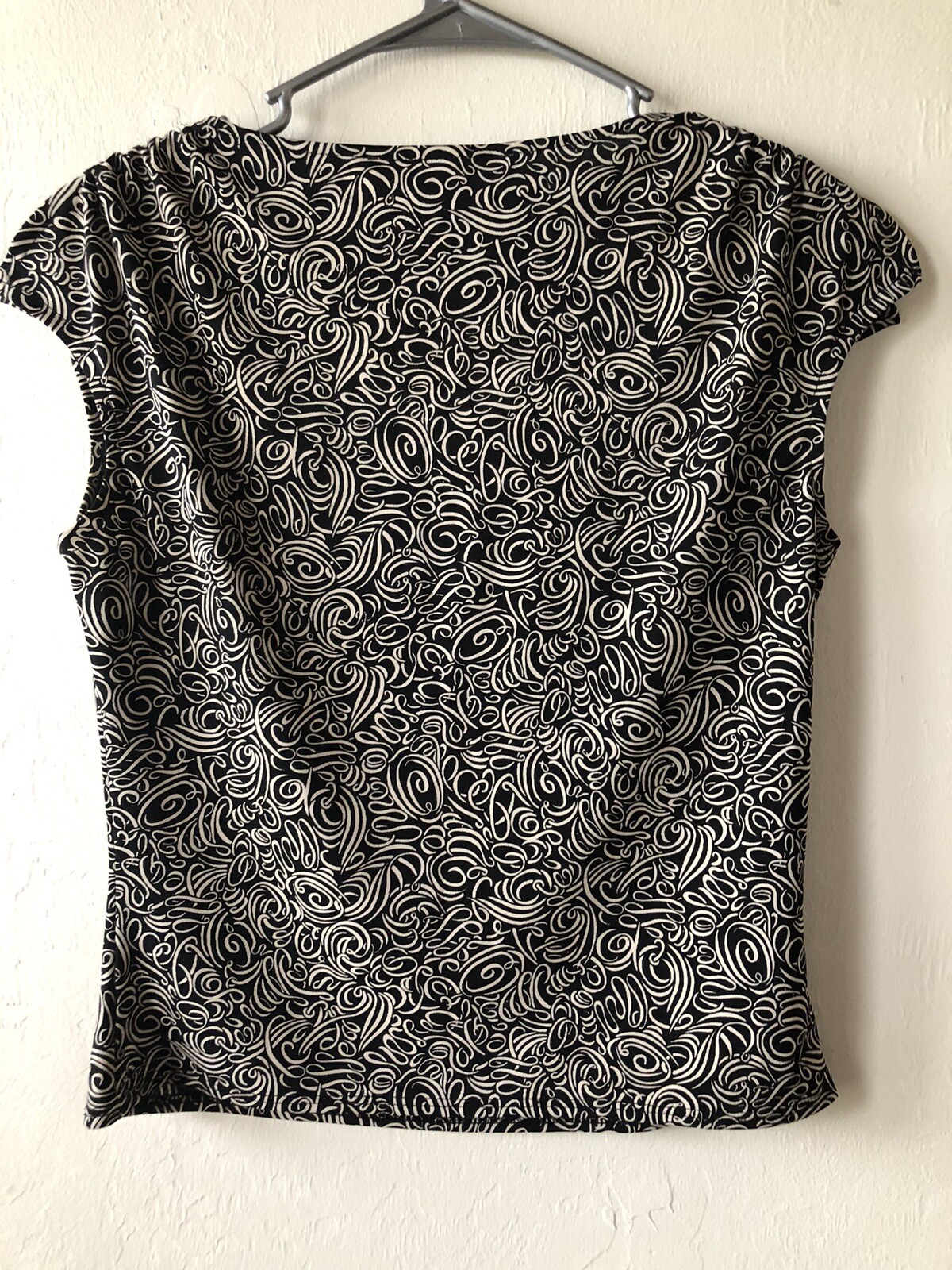 STUDIO M Short Black Cream Top Size Small Womens