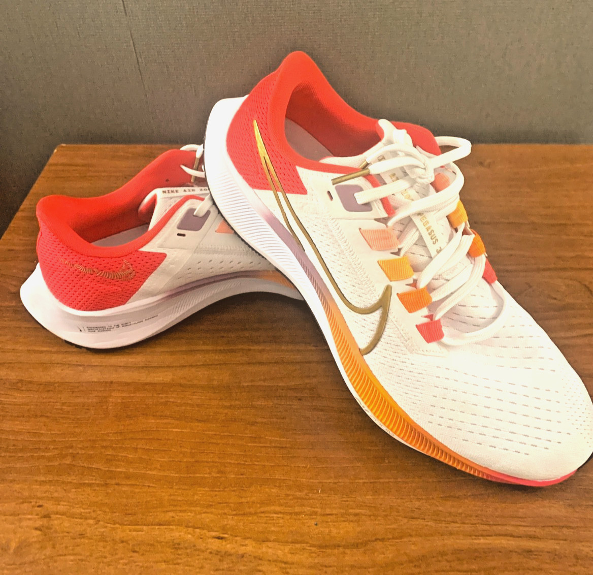 L@@K..Nike Air Zoom Pegasus 38 Women’s Size 11 White/Gold Logo Sneaker Shoes EUC