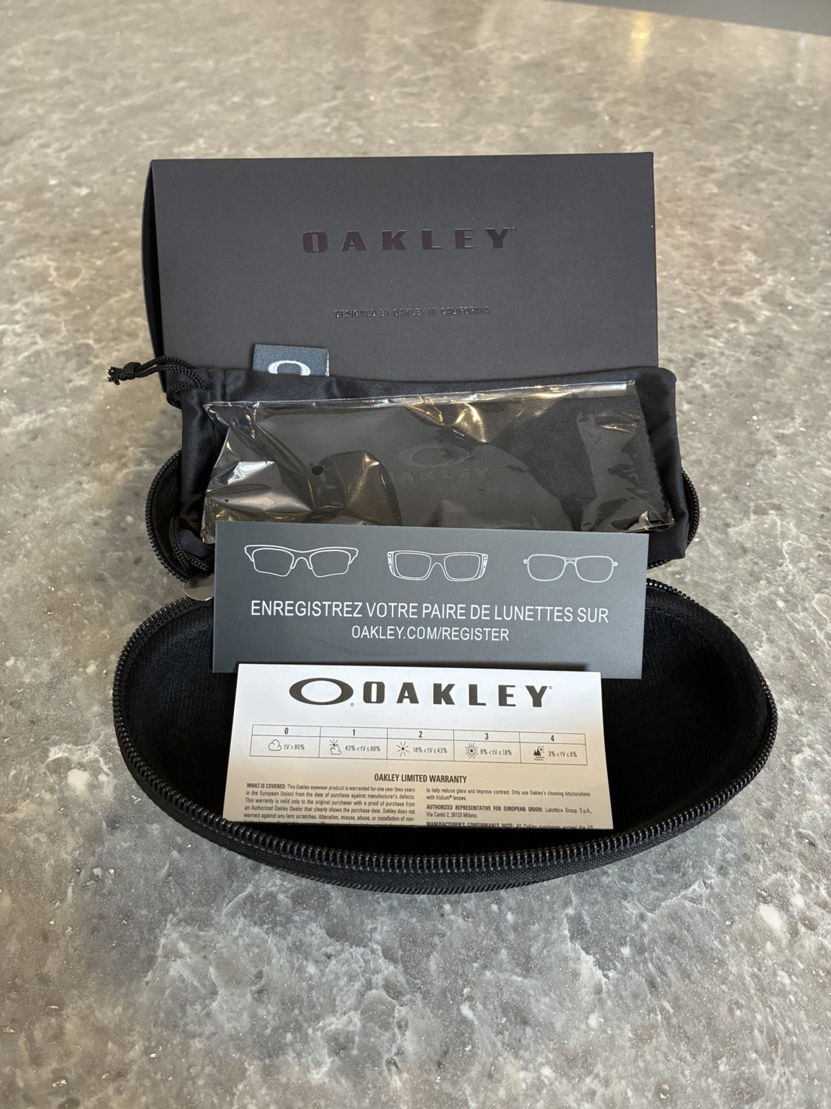 NEW OAKLEY OO9406 Sutro Rectangular Sunglasses Black frame – Orange Prizm lens