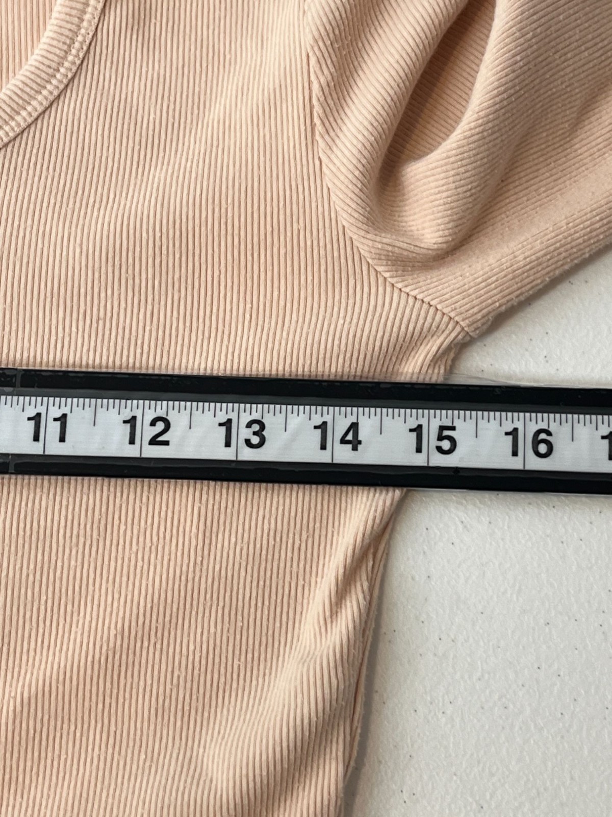 Forever 21 Ribbed Knit Crop Top Large Beige Tan Long Sleeve Scoop Neck Fitted