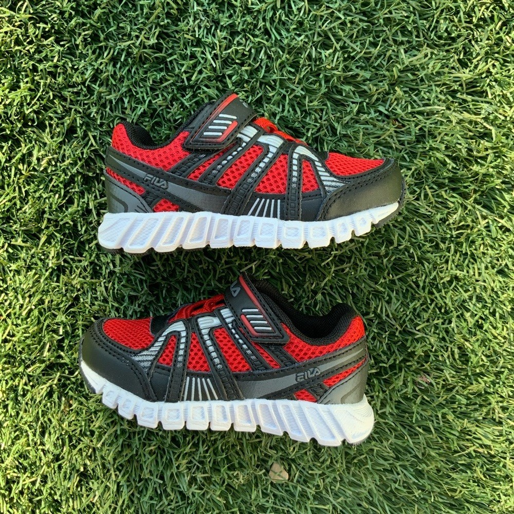 FILA USA Volcanic 5 Sneaker (Toddler Size 5)