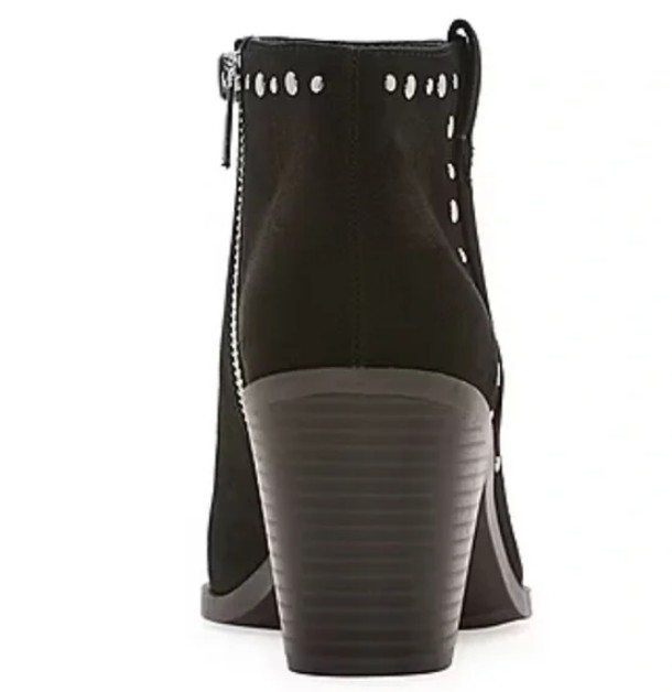 a.n.a Darlin Women’s Size 9 M, Stacked Heel Faux Suede Booties, Black, NO BOX