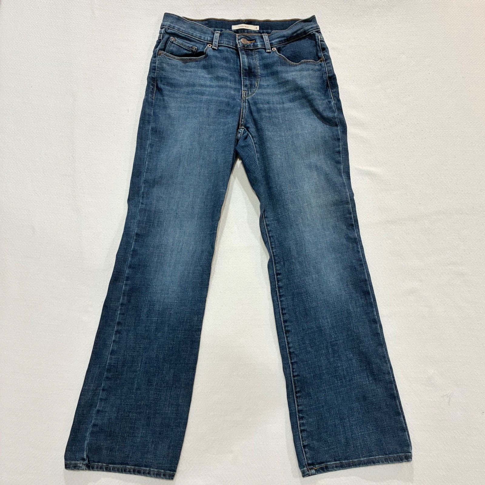 Levi’s Classic Bootcut Jeans Medium Wash Stretch Denim Casual Americana 6S 28×30