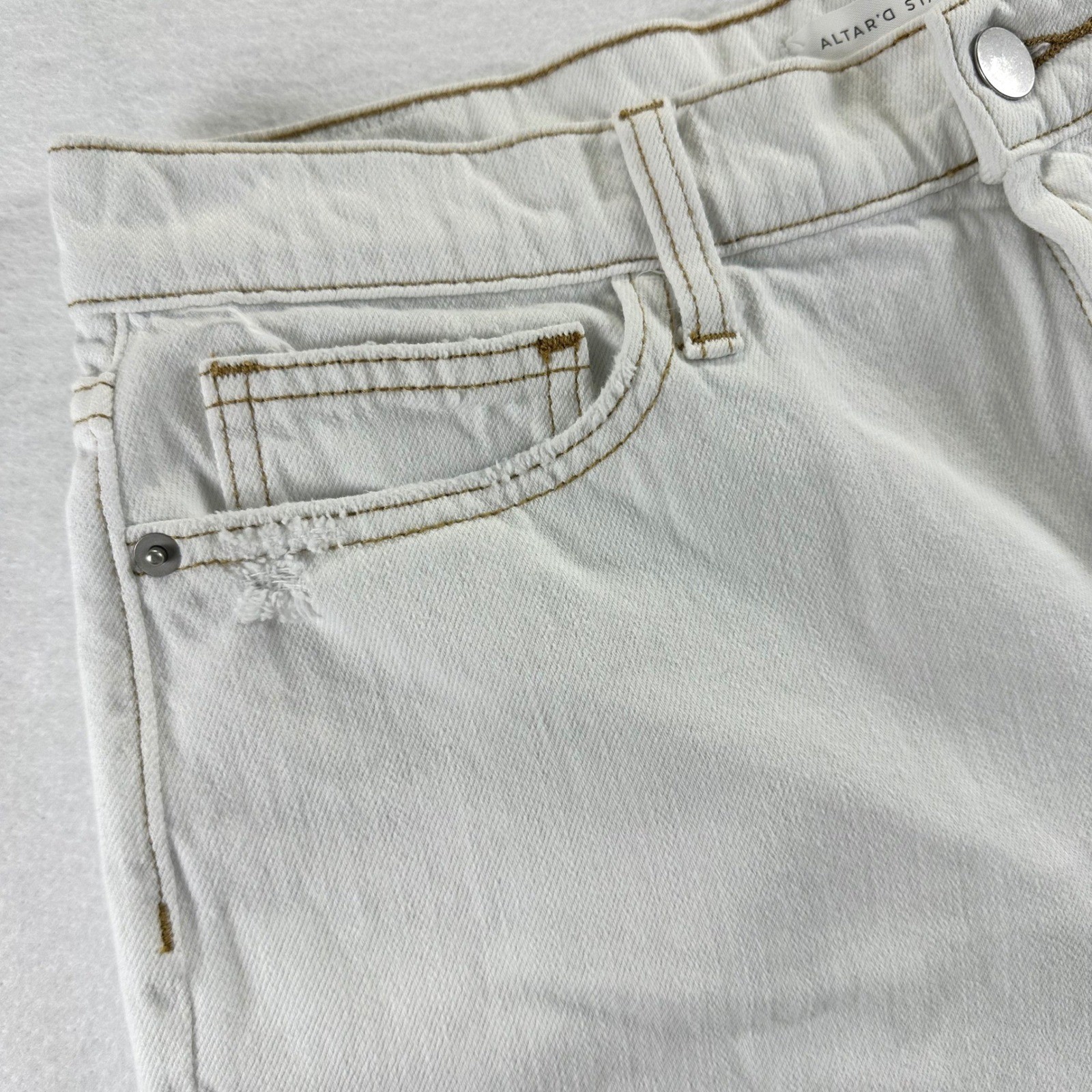 Altar’d State White Distressed High Rise Frayed Denim Shorts Size 30 SP-S7575-AT