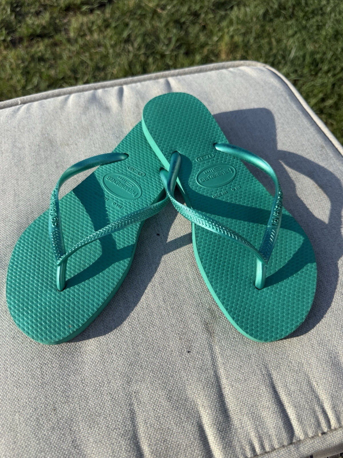 Havaianas Women’s Green Rubber Flip Flop Sandals Slip On Logo Straps US 6
