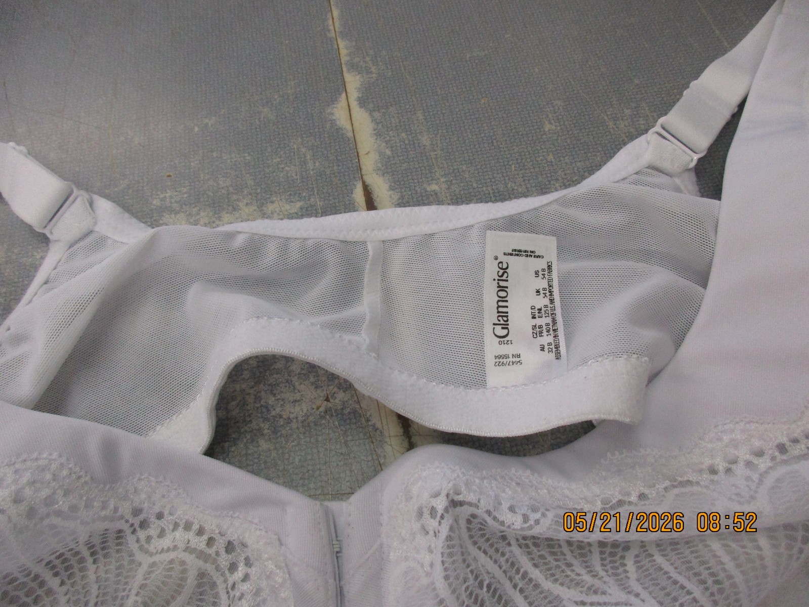 Glamorise 54B MagicLift Natural Shape Front-Closure Wirefree Bra 1210 White