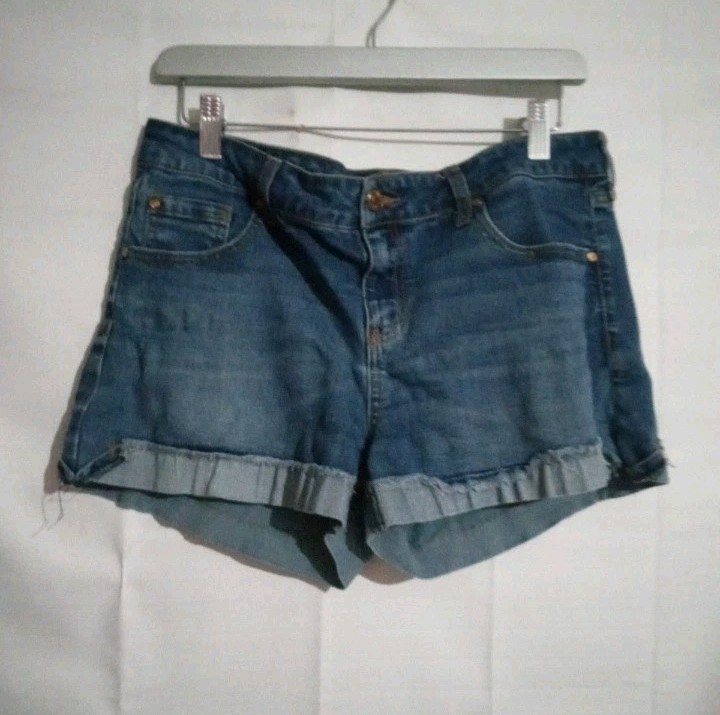 Cute Celebrity Pink Denim Jean Shorts Cuffed Size 11 Waist Approx 34 Stretch