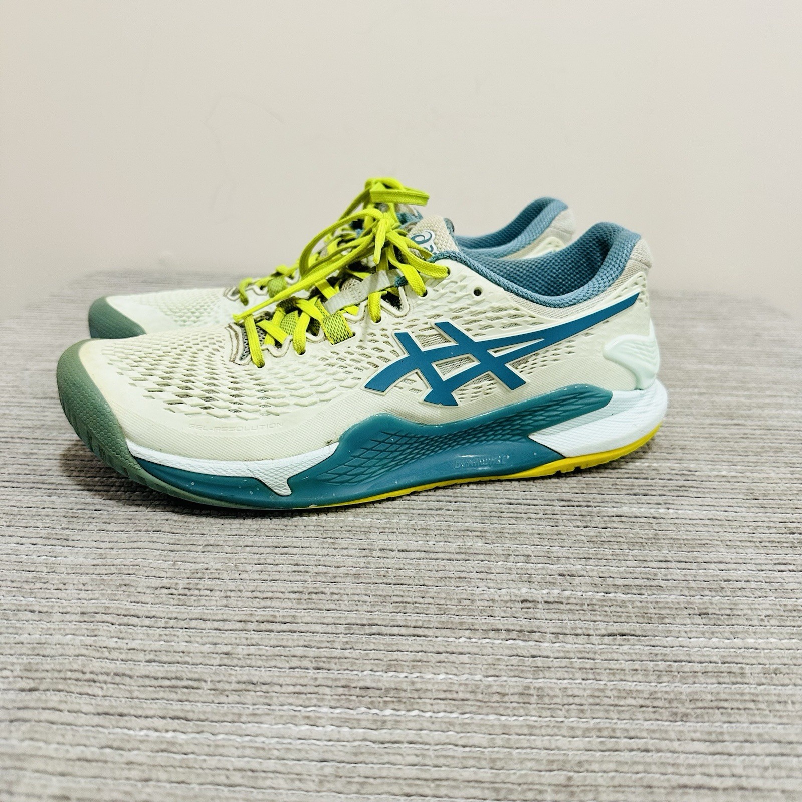 ASICS Gel-Resolution 9 tennis shoe. This specific colorway Women Size 8