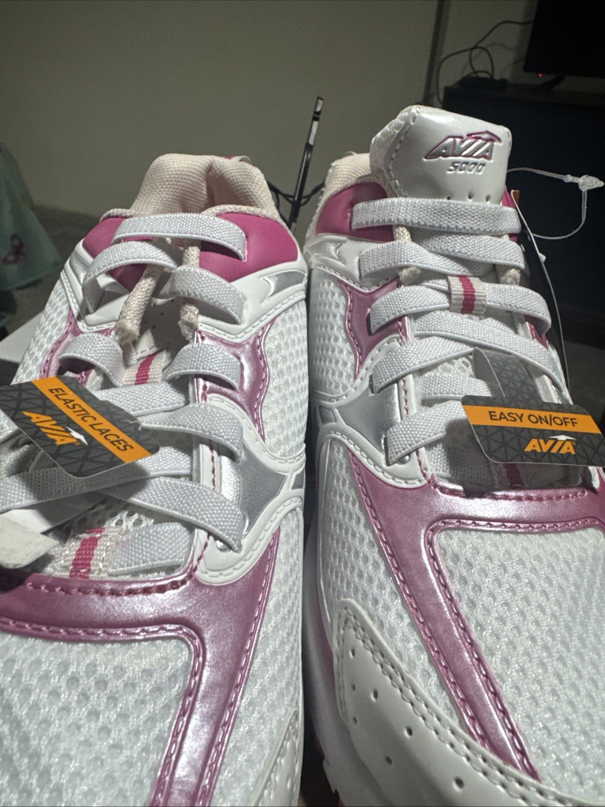Avia Women’s 5000 Performance Shoes Pink White Size 6 Sneakers Elastic Laces NWT