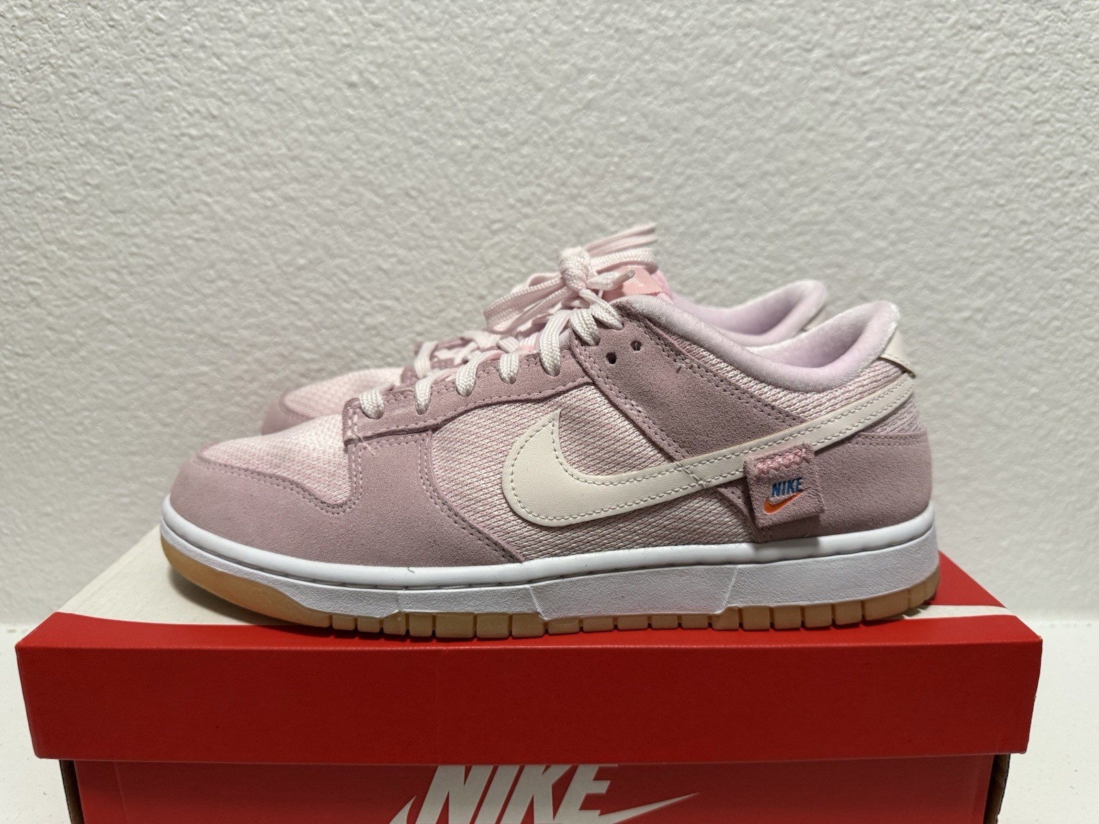 Nike Dunk Low Teddy Bear Light Soft Pink Size 10.5W/9M DZ5318-640 Pre-Owned