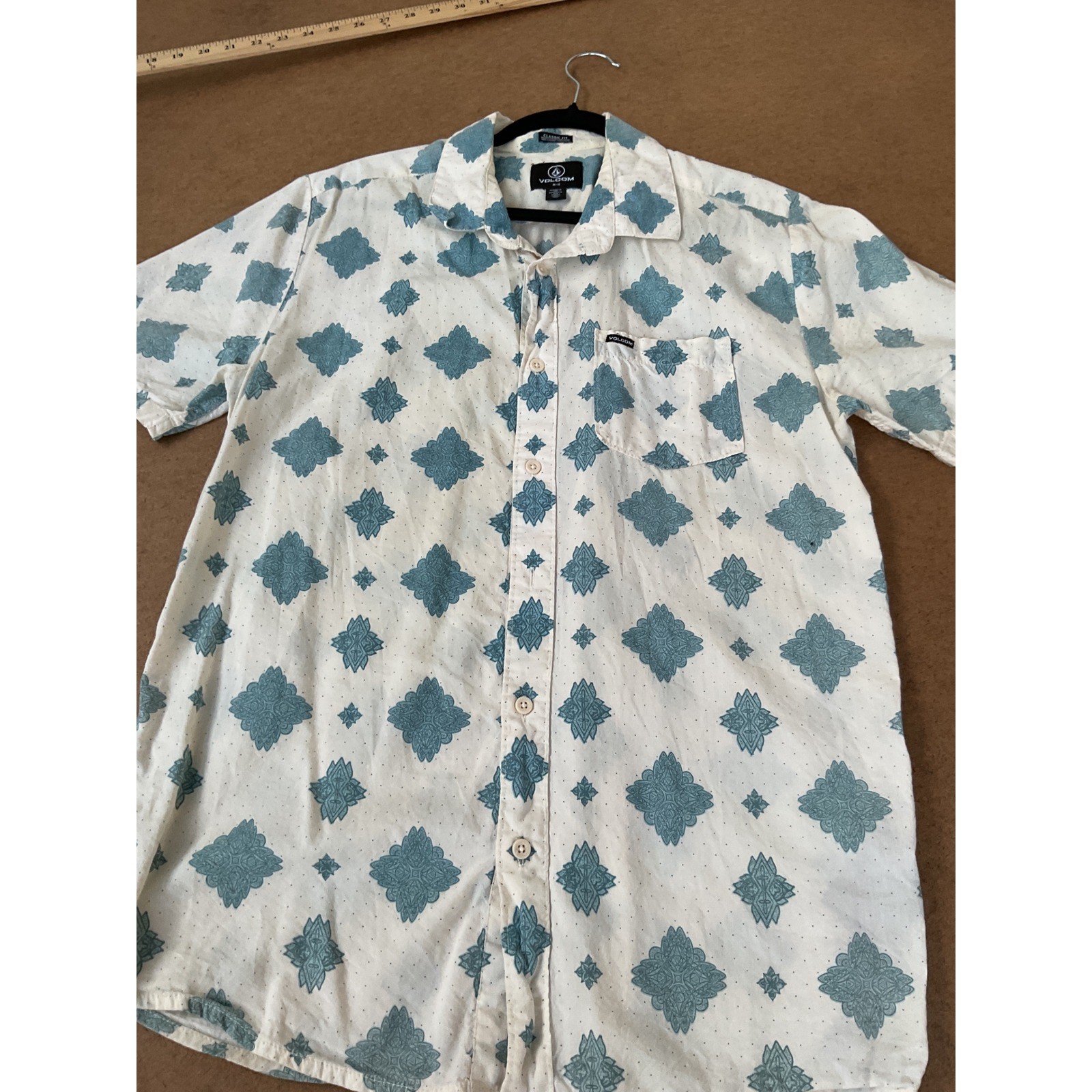 Volcom Mens Medium S/Sleeve Button Down Shirt Teal Medallion Print Classic Fit