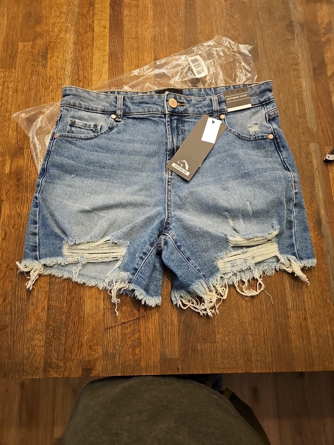 Jordache Women’s Boyfriend Shorts Size 4