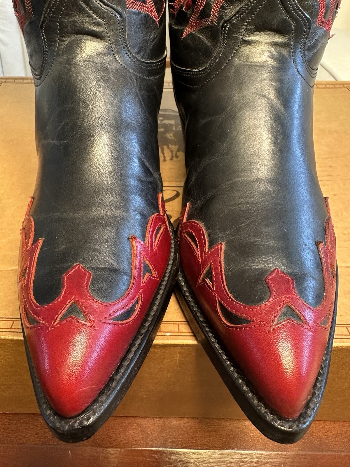 J Chisholm Men’s Handcrafted 1990’s Joe Diffie Black/Red Wing Tip Boots Size 10D
