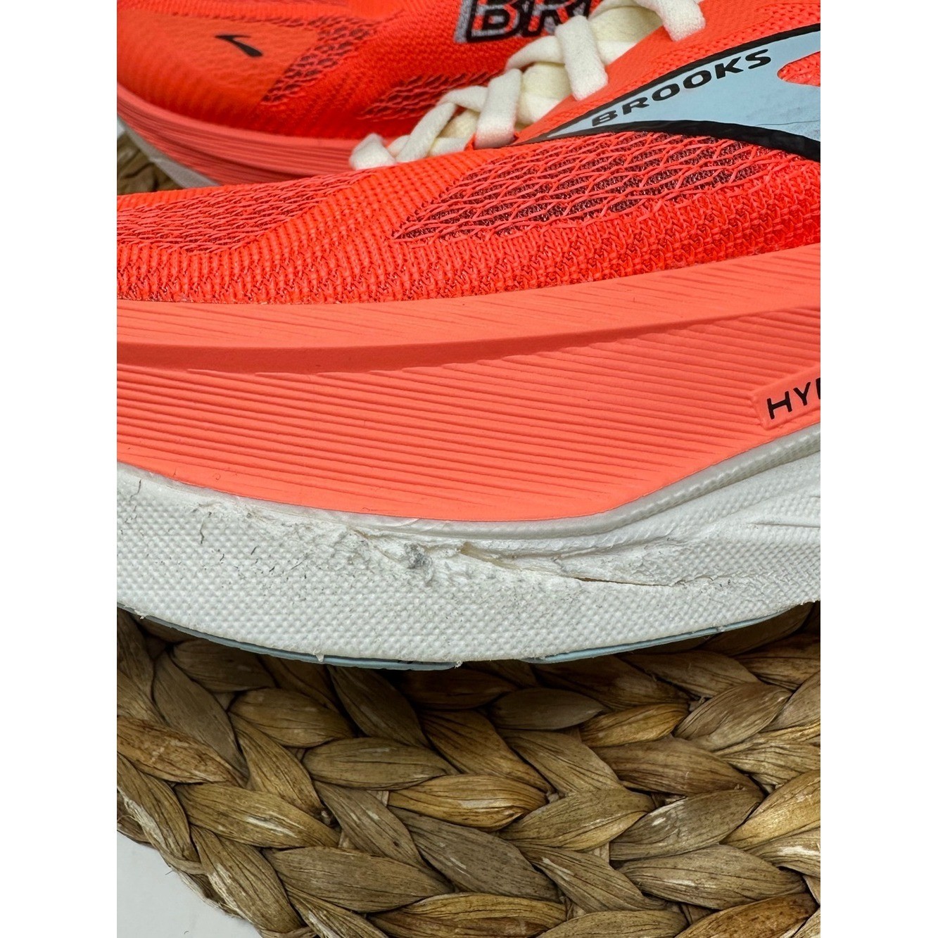 BROOKS Hyperion Max 3 Running Shoes Coconut Fiery Coral Atomizer Size 9 Women’s