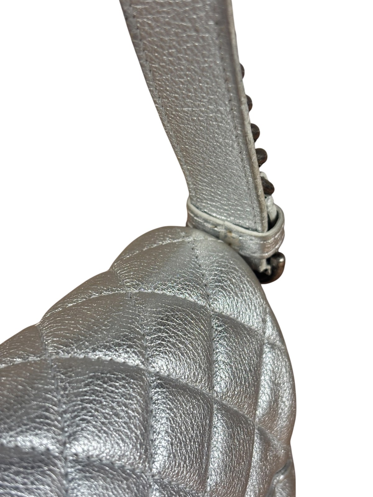 Size S – Chanel CC Silver Metallic Quilted Flap Shoulder Bag 2017 – Pre-Owned