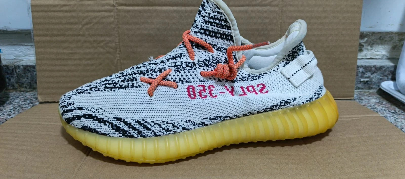 Size 8.5 Men adidas Yeezy Boost 350 V2 Zebra Pre Owned CP9654