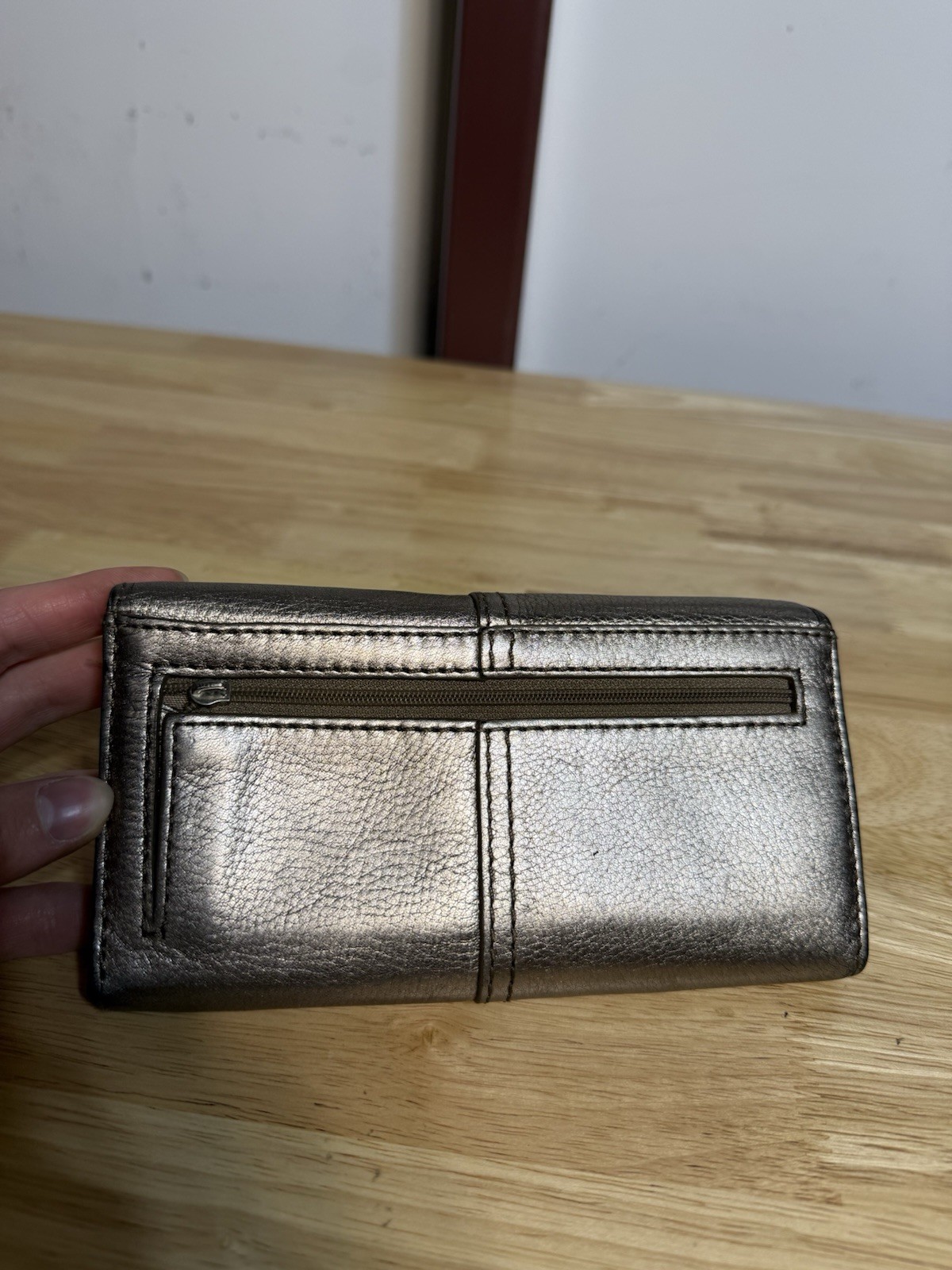 Fossil Shimmer Metallic Gold Leather Trifold Wallet Metal Keyhole Logo Stitching